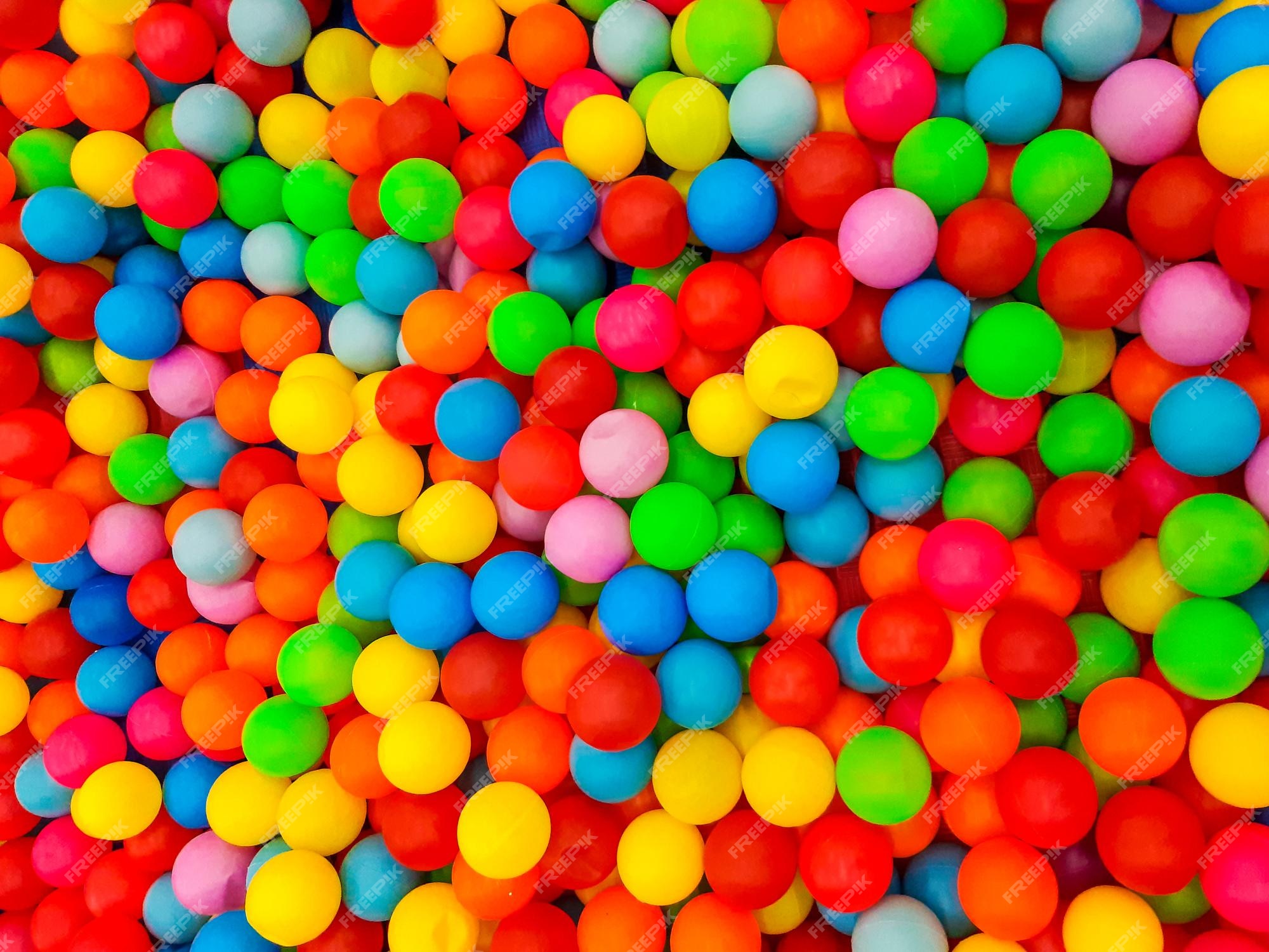 Bolas Coloridas Na Piscina Da Bola De Campo De Jogos Para Crianças Imagem  de Stock - Imagem de oceano, saltar: 73661707