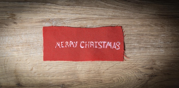 Fundo de natal a inscrição feliz natal em madeira