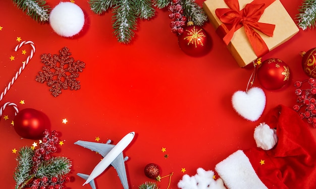 Fundo de Natal com avião, viagens. Natureza do foco seletivo