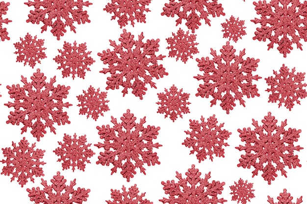 Fundo de Natal com flocos de neve vermelhos em fundo branco.