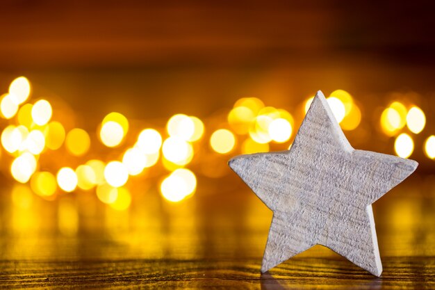 Foto fundo de natal. estrela de natal e chapéu de papai noel. cartão de felicitações.