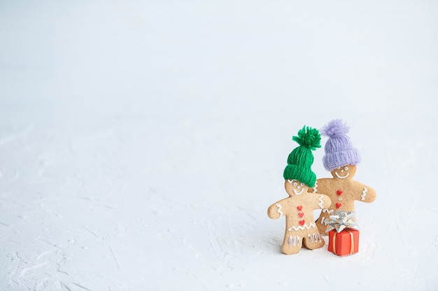 Fundo de natal minimalista e ano novo. biscoitos de gengibre.