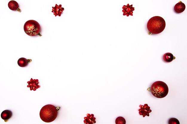 Fundo de Natal Quadrado branco flatlay de Natal com lugar para texto e brinquedos de árvore de natal