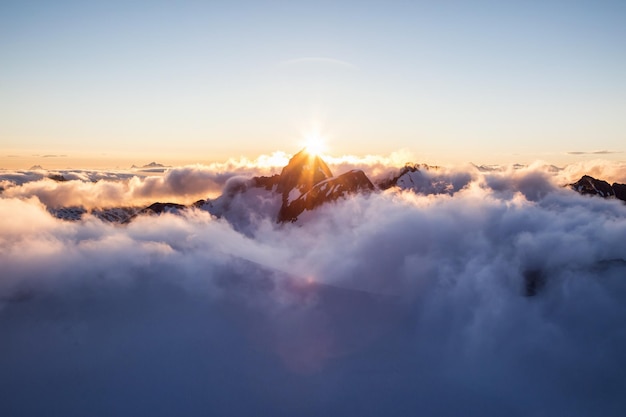 Fundo de natureza aérea de paisagem de montanha canadense