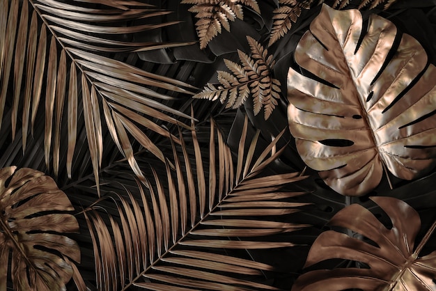 Fundo de natureza criativa Verde e dourado tropical Monstera e folhas de palmeira Abstrato mínimo de verão
