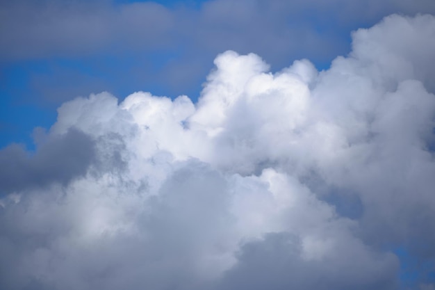 Fundo de nuvens de tempestade antes do céu dramático da chuva