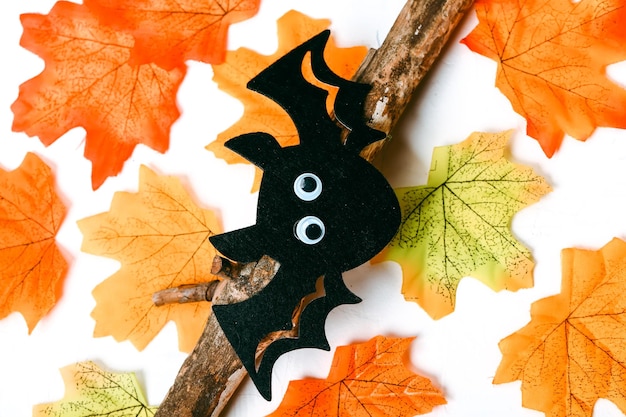Foto fundo de outono folhas de outono e morcego feliz dia das bruxas