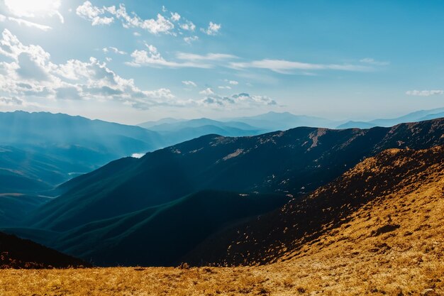 fundo de paisagem montanhosa