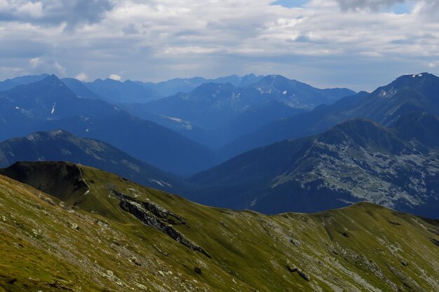 fundo de paisagem montanhosa