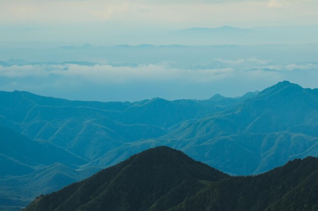 fundo de paisagem montanhosa