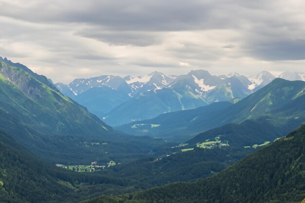 Foto fundo de paisagem montanhosa