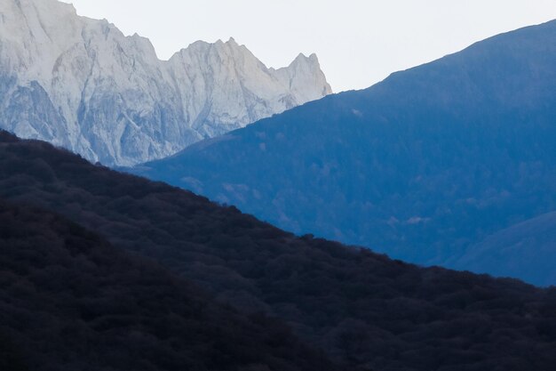 fundo de paisagem montanhosa