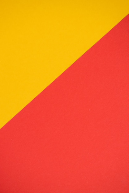 Fundo de papel geométrico abstrato brilhante Cores da moda amarelas e vermelhas para um cartão de convite