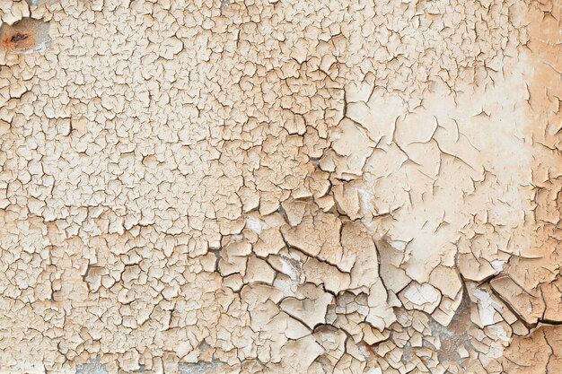 fundo de parede de aço branco rachado, a textura da parede com tinta branca rachada.