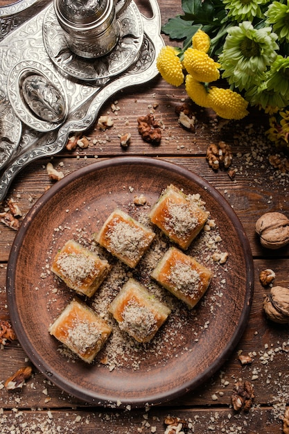 Foto fundo de pastelaria de comida. sobremesa de baklava tradicional turca e conceito de chá