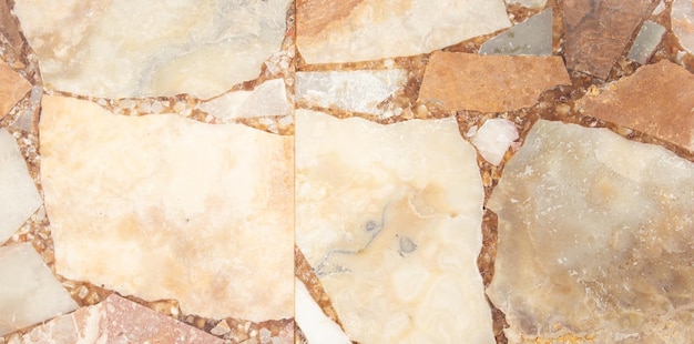 Fundo de pedra brilhante de fragmentos de mármore comprimidos