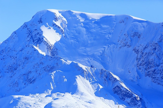 fundo de picos nevados de montanhas, vista de paisagem picos de natureza de inverno