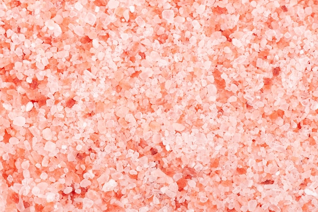 Foto fundo de sal rosa do himalaia. sal rosa do himalaia em cristais.