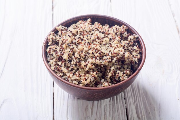 Fundo de Superalimento de quinoa cozida colorida e saudável