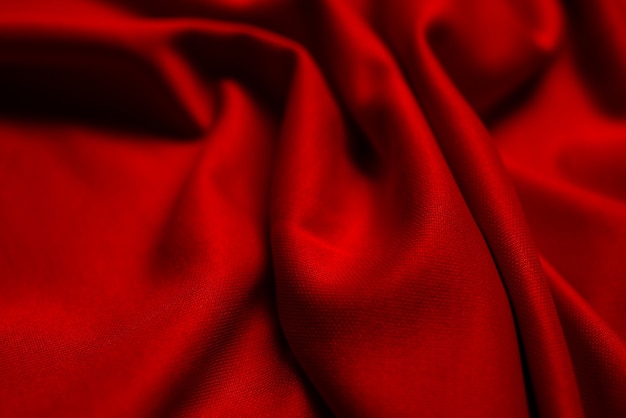 Fundo de tecido dobrado de seda vermelha
