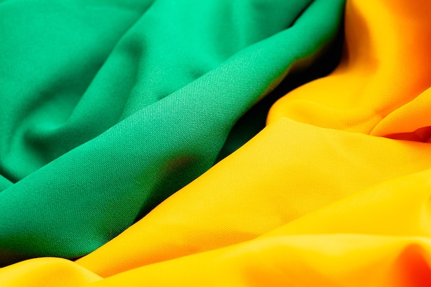 fundo de textura de tecido com cores verde e amarelo lembrando as cores da bandeira brasileira