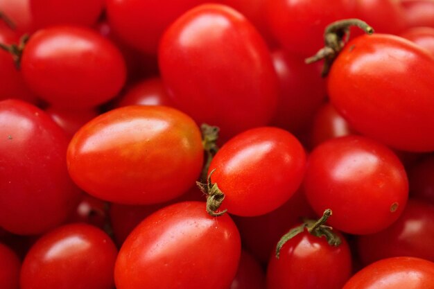 Fundo de tomate orgânico maduro vermelho