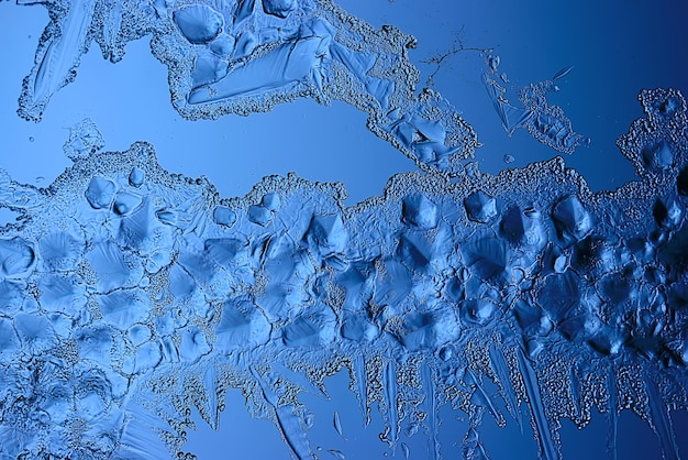 Fundo de vidro de gelo azul, textura abstrata da superfície do gelo no vidro, água congelada da estação