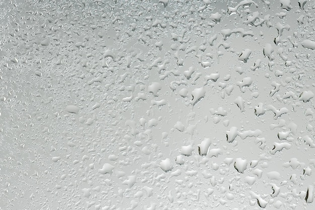 fundo de vidro úmido condensado / chuva abstrata, textura de gotas em vidro transparente