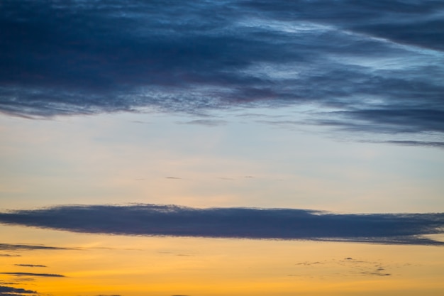 Fundo do céu azul do sol