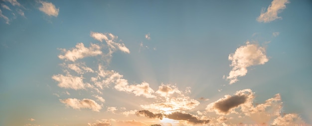 Fundo do céu da hora dourada do pôr do sol