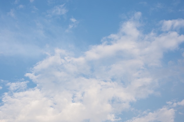 Fundo do céu e nuvens