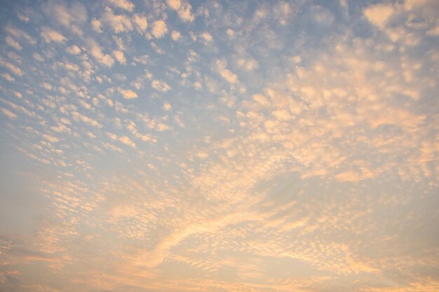 Fundo do céu e nuvens