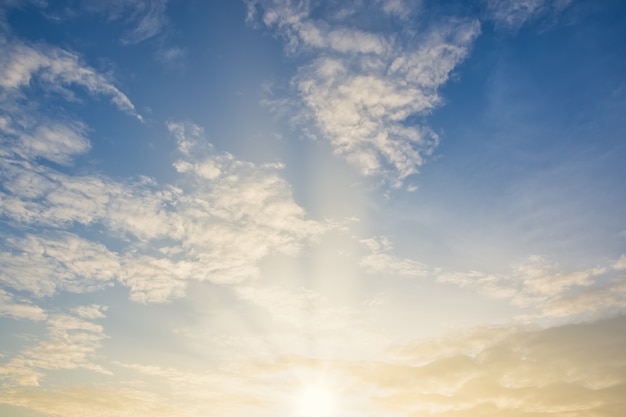 Fundo do céu e nuvens