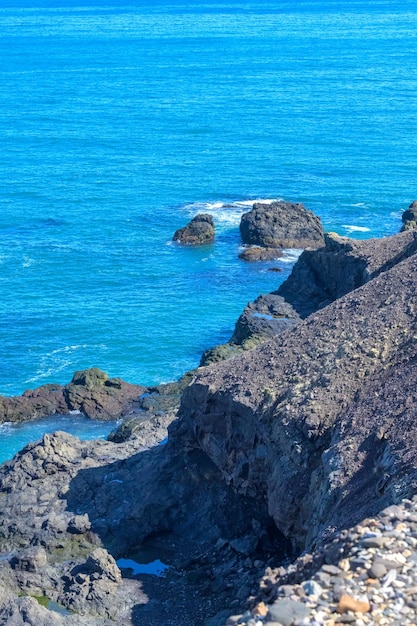 Fundo do mar de pedra turquesa costeira