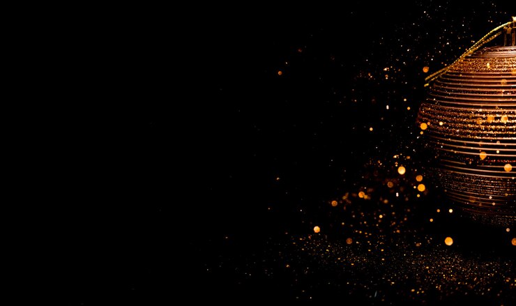 Fundo festivo de ano novo com bola de natal