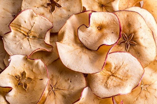 Fundo liso seco das microplaquetas de fruta da maçã.