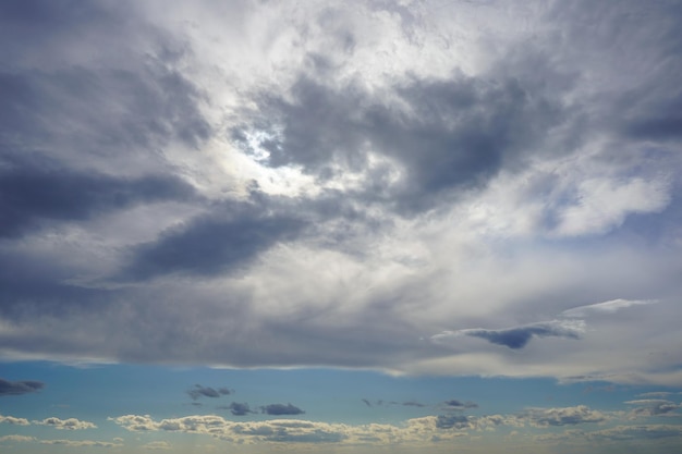 Fundo natural com céu e nuvens