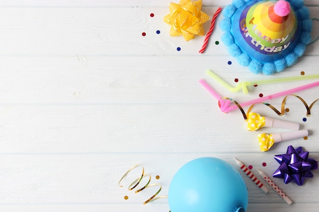 Fundo para a festa de férias ou aniversário em um fundo colorido