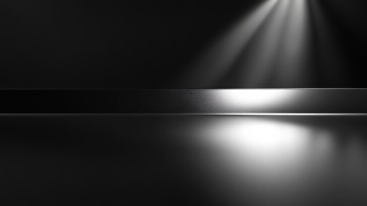 Foto fundo preto minimalista com reflexo de luz e sombra dramáticos