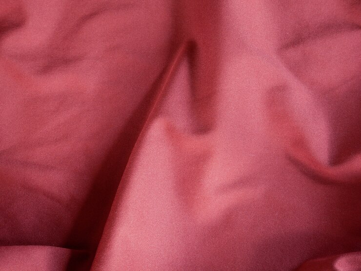 fundo vermelho da textura da tela de seda, roupa do sportswear