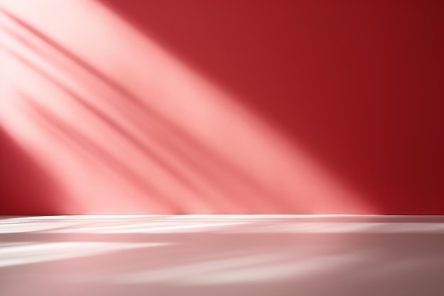 Fundo vermelho pastel vazio para apresentação do produto com sombra e luz das janelas