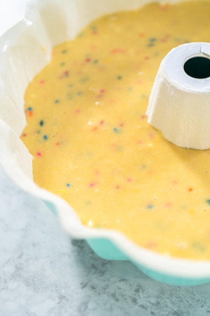 Funfettti Bundt Kuchen