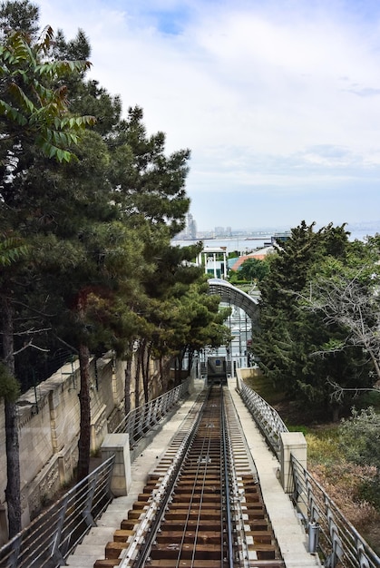 Funicular en Bakú Azerbaiyán El Mar Caspio Baku Mayo 2019