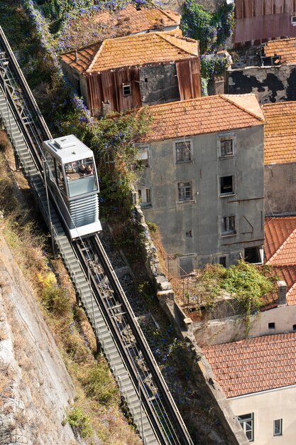 Funicular guindais operado pela empresa metro do porto