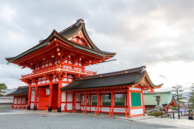 Fushimi Inari Taisha Schrein am Abend