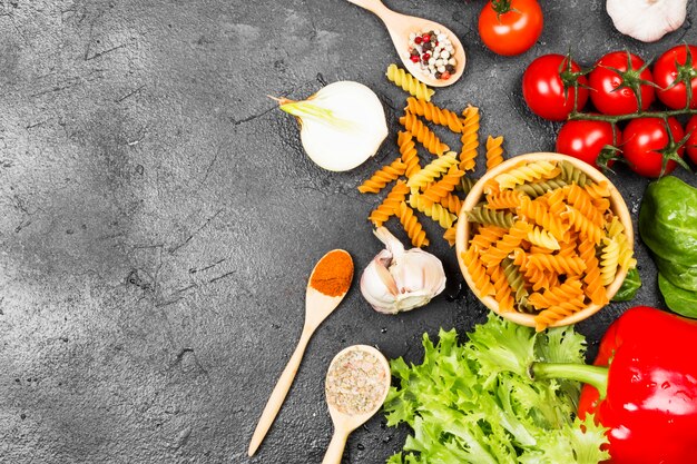 Fusilli Nudeln mit Spinat und Tomaten