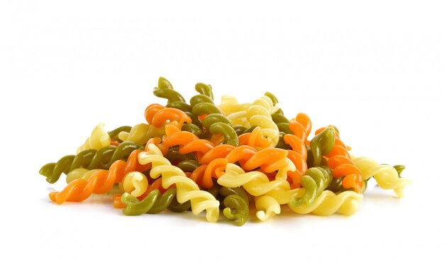 Fusilli Pasta isoliert