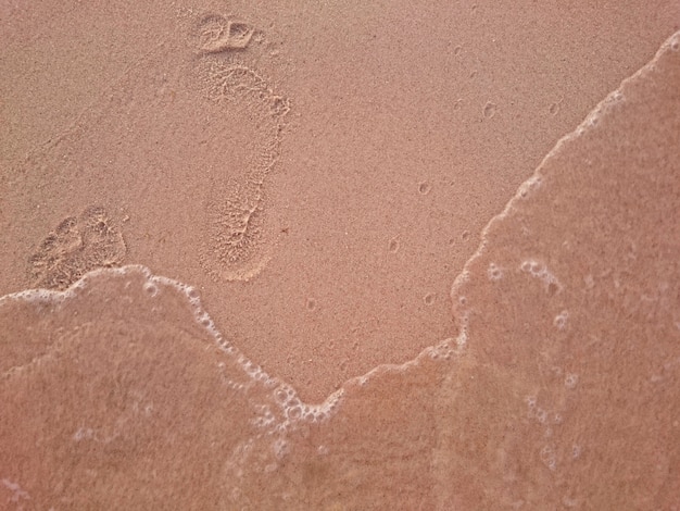 Foto fußabdruck und sand hintergrund