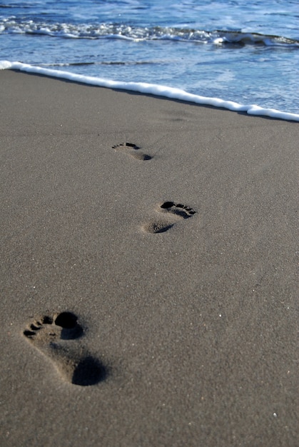 Fußabdrücke am Strand