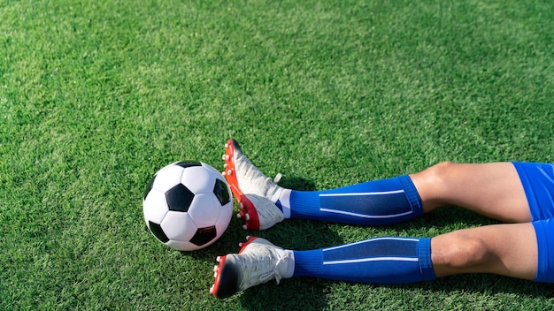 Fußball Fußballspieler Unfall Knieverletzung Sportbehandlung Champions League Endspielwettbewerb